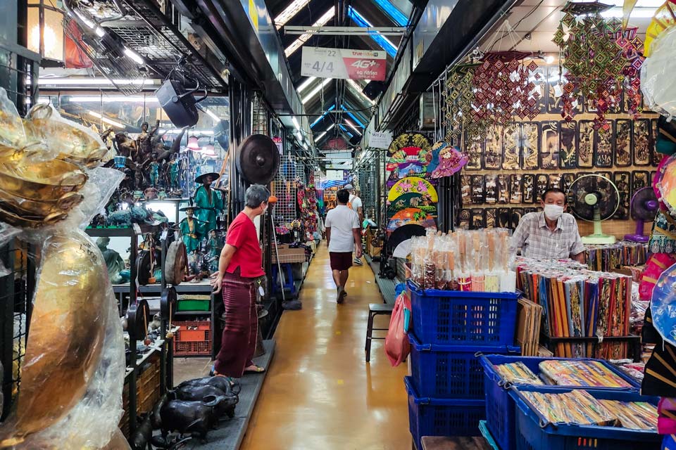 Chatuchak-Weekend-Market-Shops