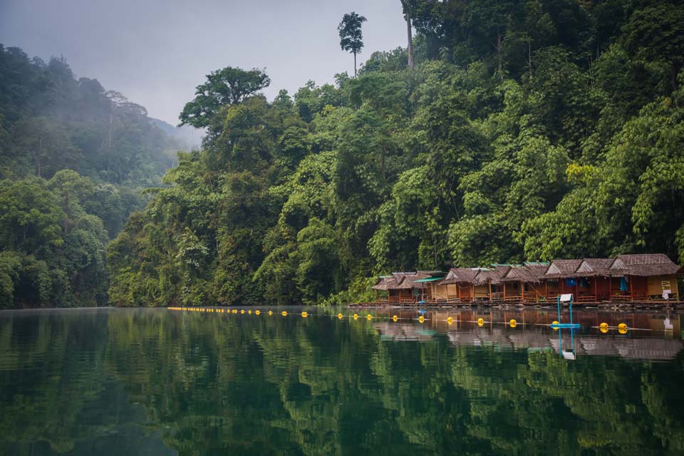 Khao-Sok-National-Park-Cheow-Lan-Lake