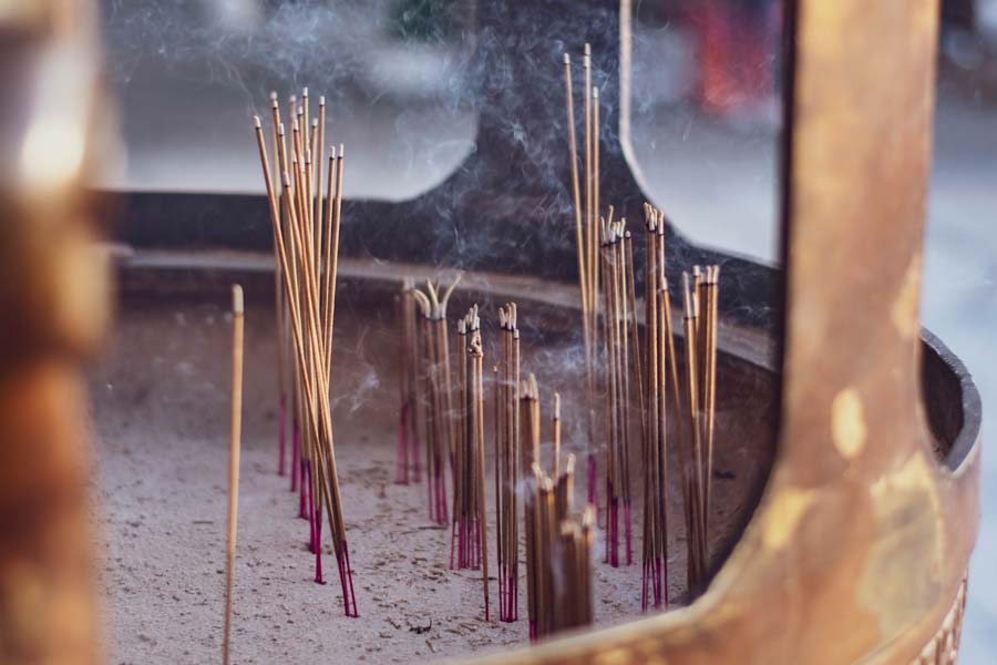 Don'ts-of-Chopsticks-In-Thailand