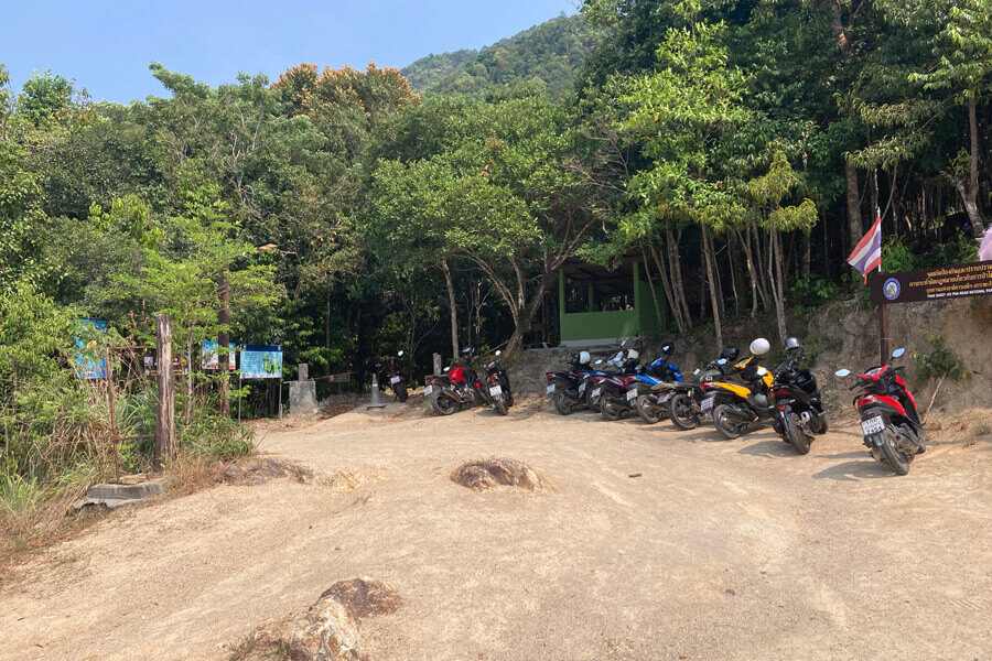 parking for the Bottle Beach hike