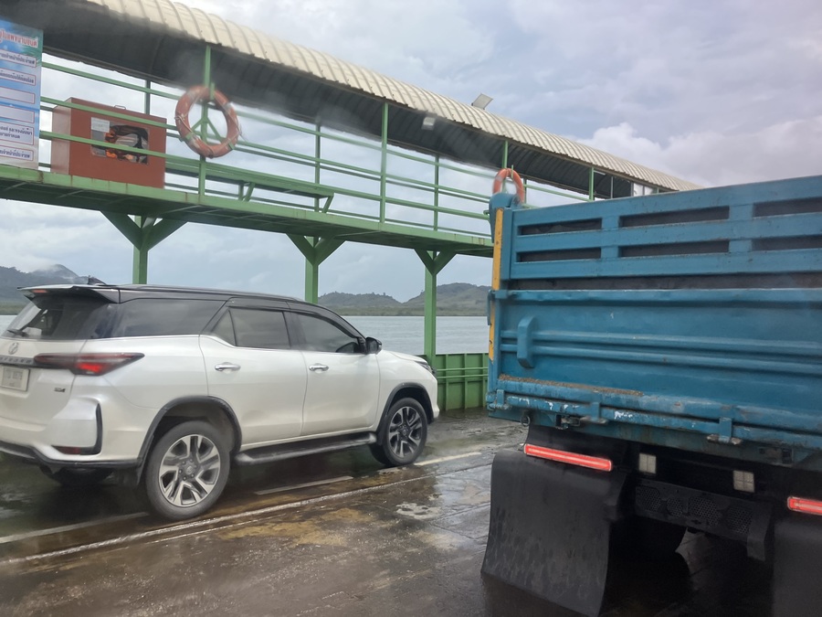 ferry from Hua Hin Pier to Koh Lanta Noi