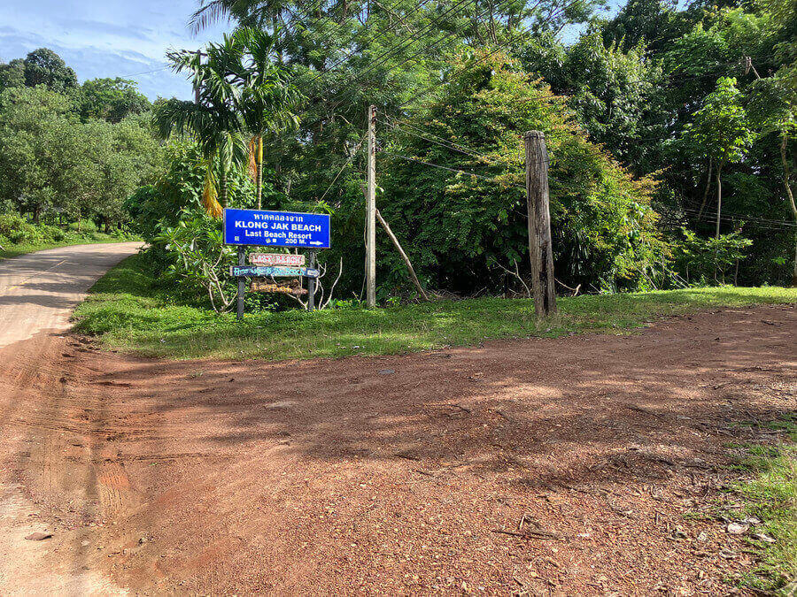 Parking for Khlong Jark Beach