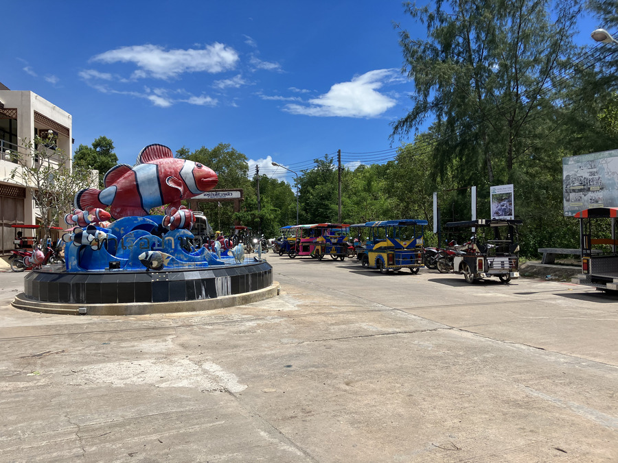 taxis at saladan pier koh lanta