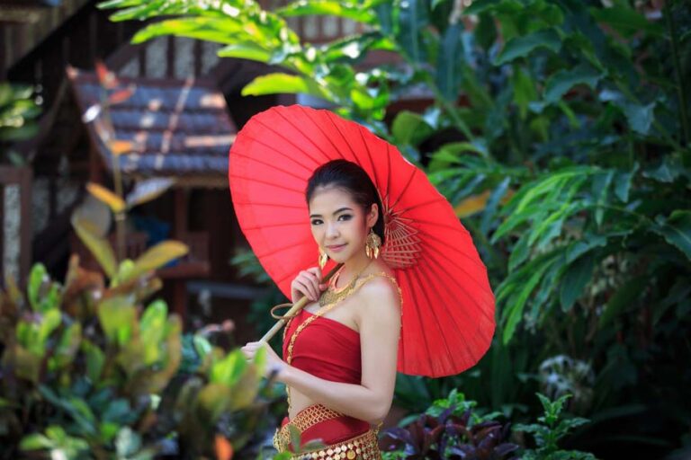 50+ Romantic Thai Phrases For Flirting And Love (Pronunciation Included ...