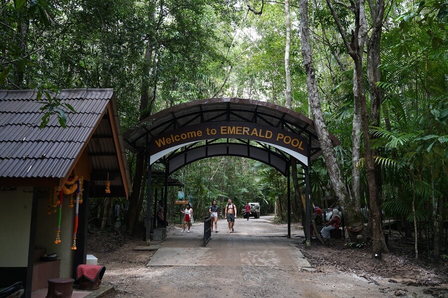 entrance to emerald pool in krabi